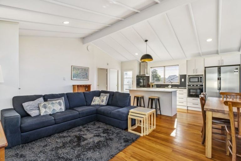 Photo of property in 17 Newland Grove, Henderson, Auckland, 0610