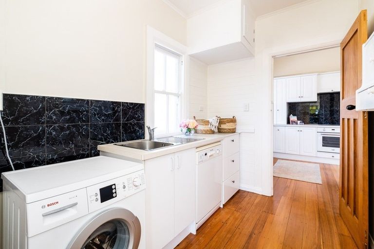 Photo of property in 19 Vigor Brown Street, Napier South, Napier, 4110