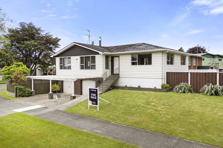 Photo of property in 4 Monterey Place, Totara Park, Upper Hutt, 5018