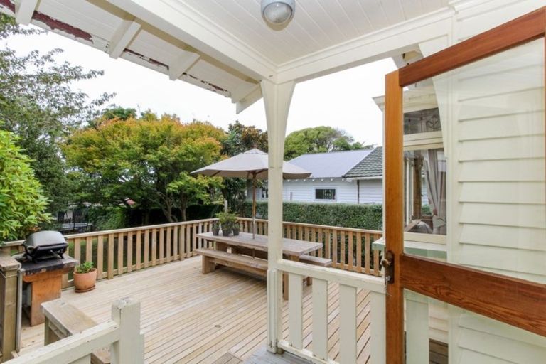 Photo of property in 5 Holsworthy Road, Lower Vogeltown, New Plymouth, 4310