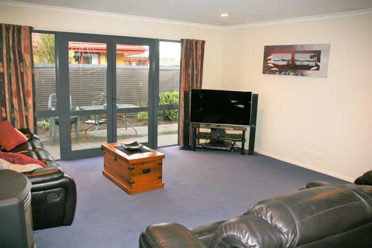 Photo of property in 16 Rowan Place, Mosgiel, 9024