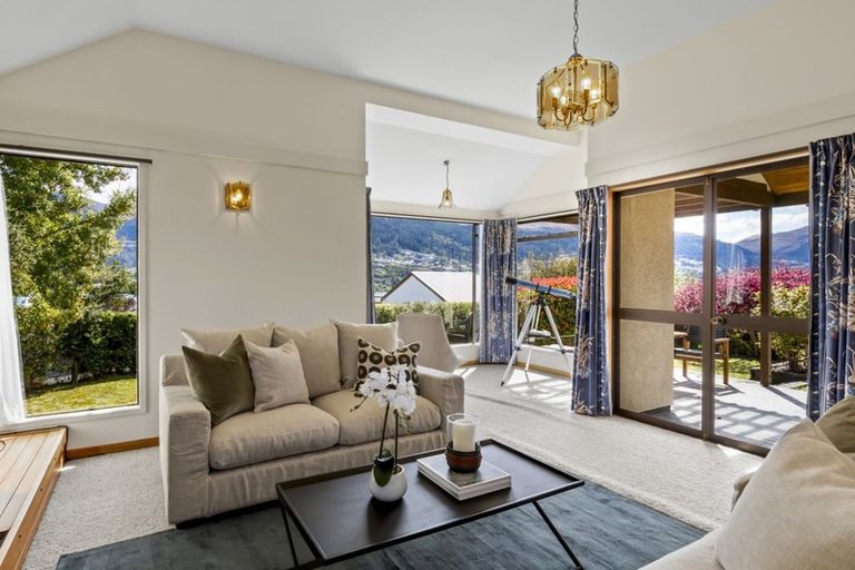 Photo of property in 8 Oregon Drive, Kelvin Heights, Queenstown, 9300