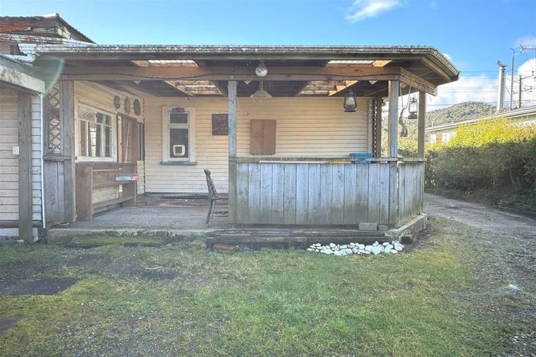 Photo of property in 19 Inverness Street, Dunollie, Runanga, 7803