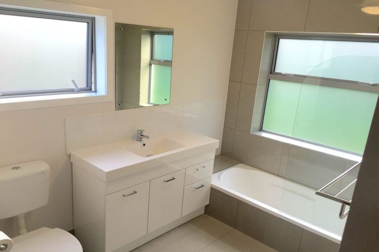 Photo of property in 1/54 Carlisle Road, Browns Bay, Auckland, 0630