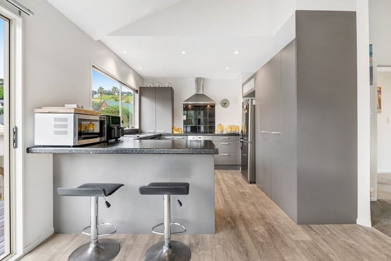 Photo of property in 11 Kestrel Heights, Arkles Bay, Whangaparaoa, 0932