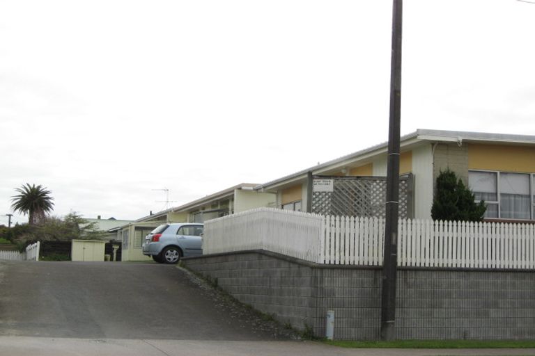 Photo of property in 2/8 Belt Road, Moturoa, New Plymouth, 4310