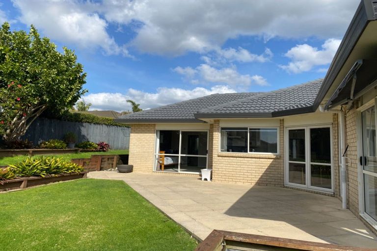 Photo of property in 8 Moycullien Lane, East Tamaki Heights, Auckland, 2016