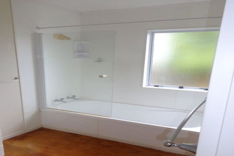 Photo of property in 1/11 Mona Vale, West Harbour, Auckland, 0618