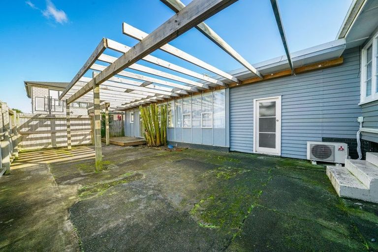 Photo of property in 26 Miller Road, Mangere Bridge, Auckland, 2022