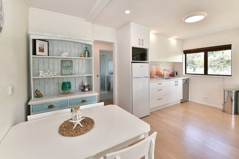 Photo of property in 75 Bay Street, Red Beach, 0932