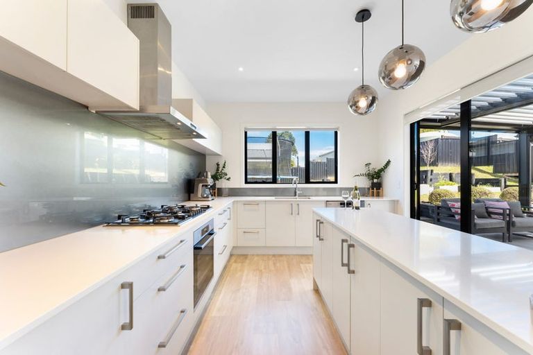 Photo of property in 3 Vogwill Road, Kumeu, 0810