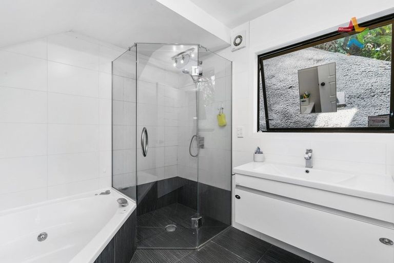 Photo of property in 23 Ferry Road, Days Bay, Lower Hutt, 5013