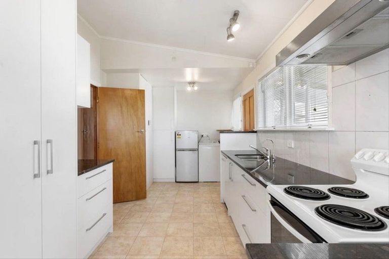 Photo of property in 19 Carole Crescent, Pakuranga, Auckland, 2010