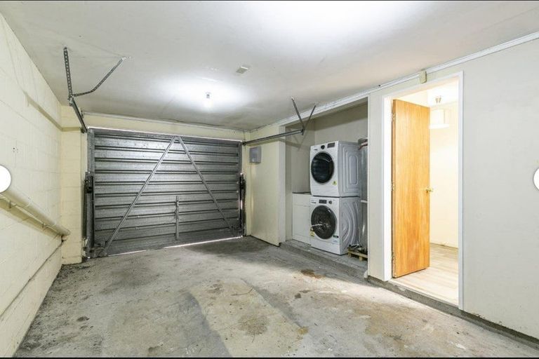 Photo of property in 2/29a Parkvale Road, Karori, Wellington, 6012