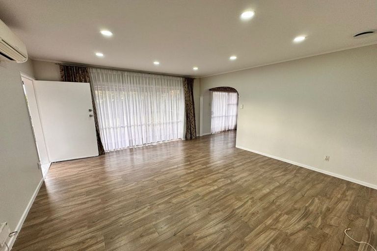 Photo of property in 18b Kirby Street, Glendene, Auckland, 0602