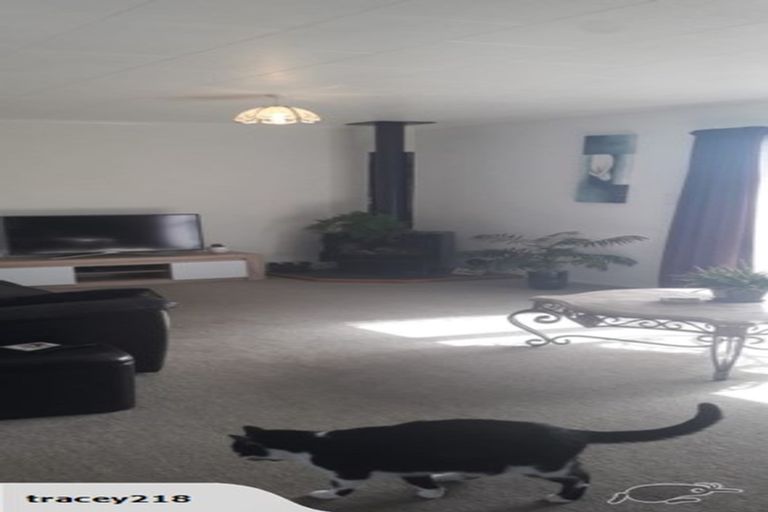 Photo of property in 2 Monarch Grove, Maoribank, Upper Hutt, 5018