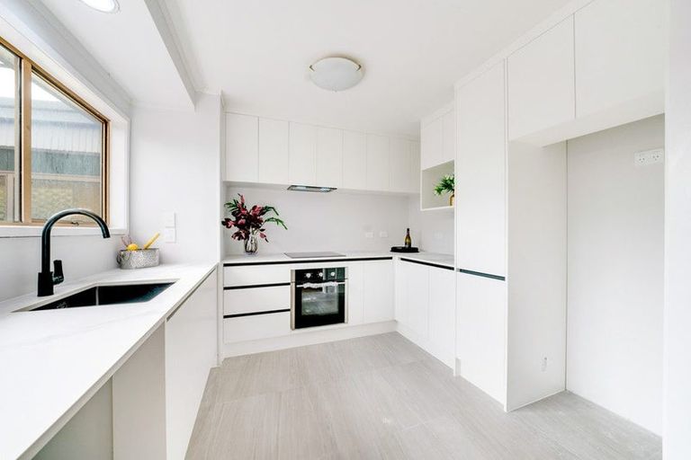 Photo of property in 1/7 Cezanne Place, New Lynn, Auckland, 0600