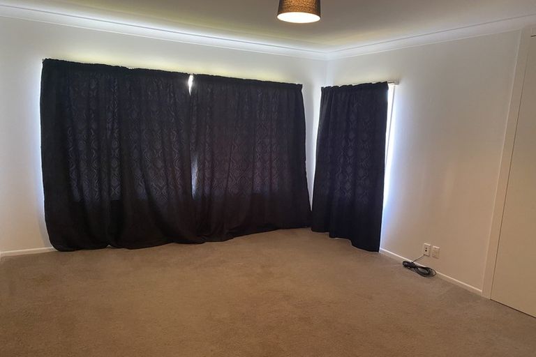 Photo of property in 11 Youngs Road, Papakura, 2110