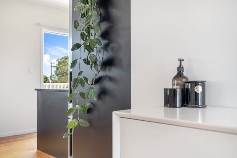 Photo of property in 8 James Mcleod Road, Shelly Beach, Helensville, 0874