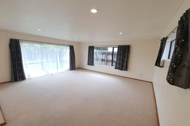 Photo of property in 350e Great South Road, Opaheke, Papakura, 2113