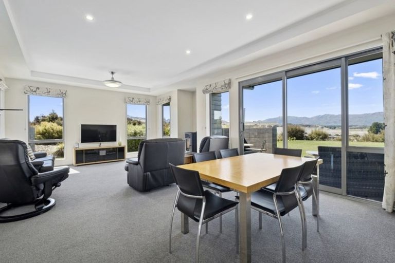 Photo of property in 1 Hardie Place, Albert Town, Wanaka, 9305