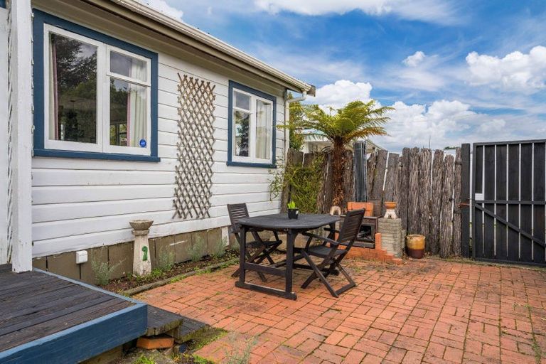 Photo of property in 8a Farnworth Avenue, Holdens Bay, Rotorua, 3010