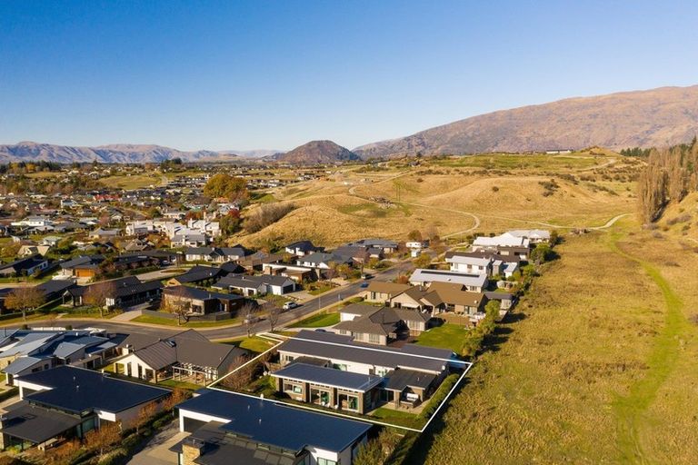 Photo of property in 44 Kelliher Drive, Wanaka, 9305