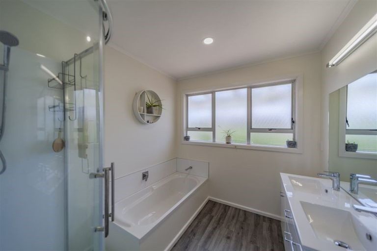 Photo of property in 106 Wharerangi Road, Greenmeadows, Napier, 4112
