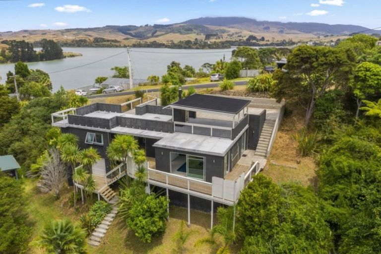 Photo of property in 24 Point Street, Raglan, 3225