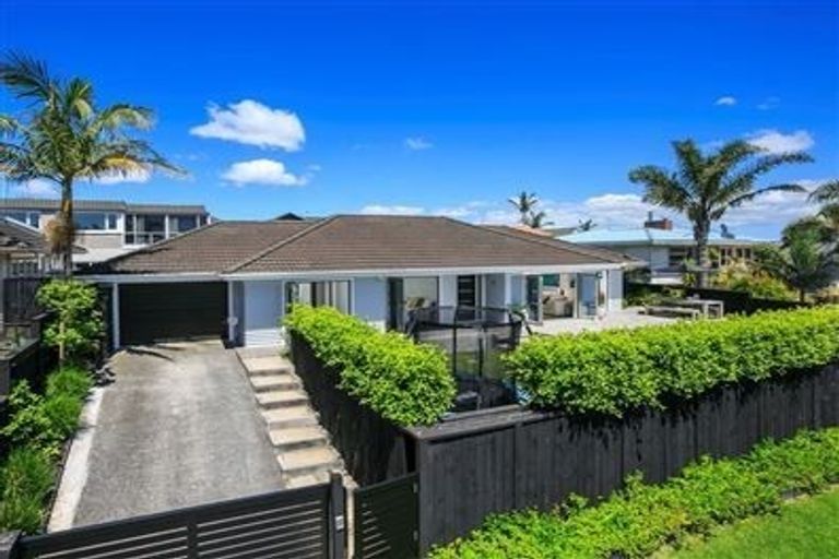 Photo of property in 1/2 Spencer Terrace, Hauraki, Auckland, 0622