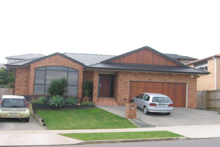 Photo of property in 90 Cyril French Drive, Flat Bush, Auckland, 2016