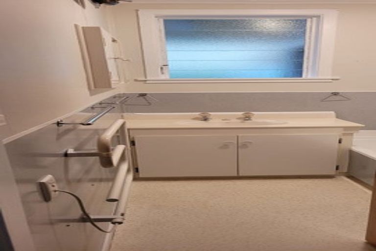 Photo of property in 8 Kitchener Terrace, Moturoa, New Plymouth, 4310