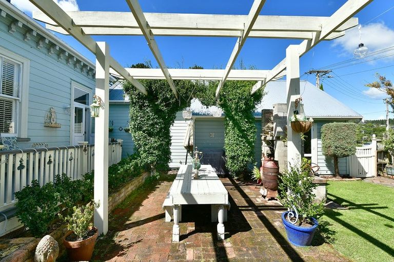 Photo of property in 2b Mcleod Street, Helensville, 0800