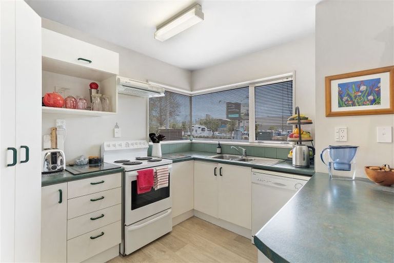 Photo of property in 84 Main Road North, Papanui, Christchurch, 8052