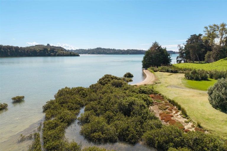 Photo of property in 11 Te Pae Okura Drive, Okura, 0792