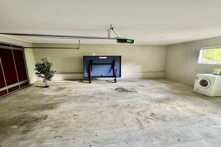 Photo of property in 31 Rifleman Rise, Unsworth Heights, Auckland, 0632