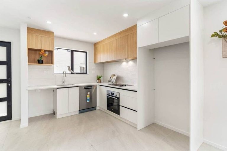 Photo of property in 2/18 Alexander Avenue, Papatoetoe, Auckland, 2025