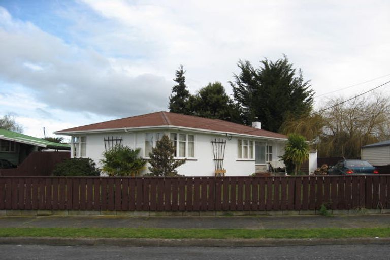 Photo of property in 2 Jones Place, Masterton, 5810