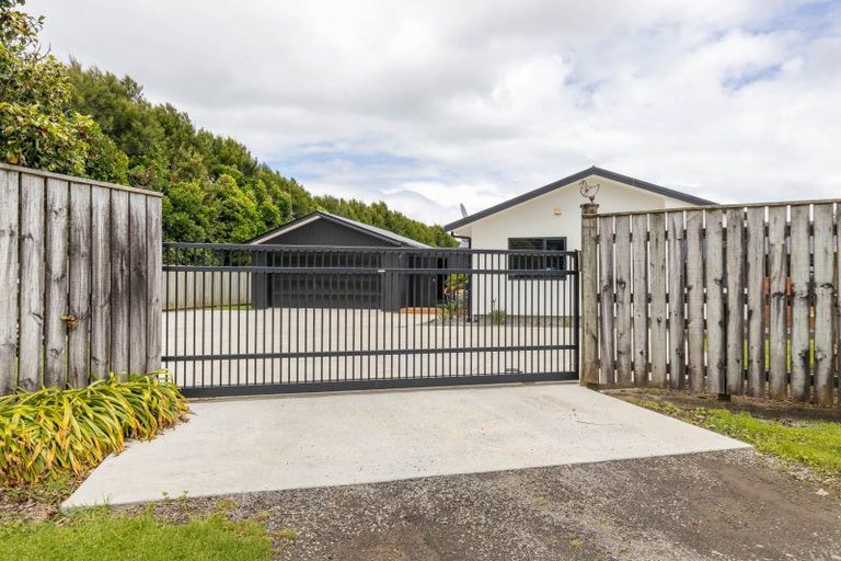 Photo of property in 244 Corbett Road, Paraite, New Plymouth, 4373