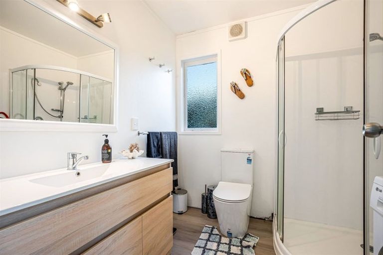 Photo of property in 1/9 Norman Road, Titirangi, Auckland, 0604