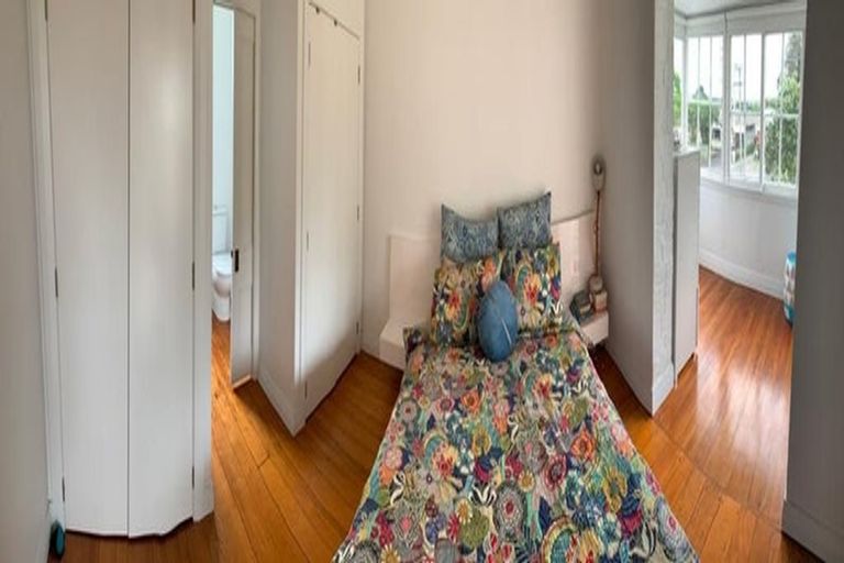 Photo of property in 27 Islington Avenue, New Lynn, Auckland, 0600