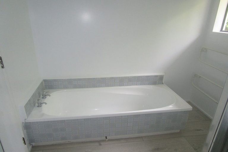 Photo of property in 1a Kelvin Road, Papakura, 2110