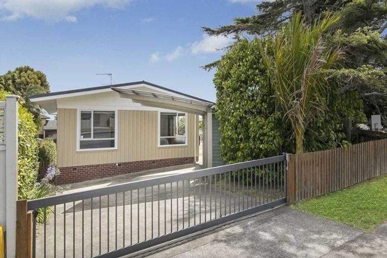 Photo of property in 57 Bradbury Road, Botany Downs, Auckland, 2010