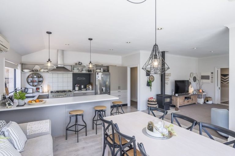 Photo of property in 3 Holcombe Drive, Paraparaumu, 5032