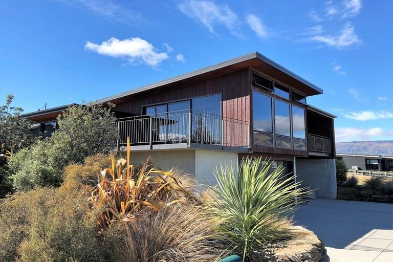 Photo of property in 1 Valley Crescent, Wanaka, 9305