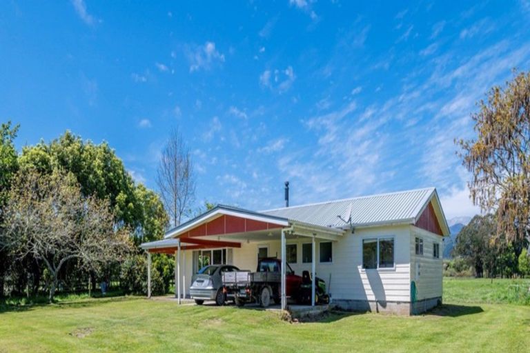 Photo of property in 501 Arapaepae Road, Ohau, Levin, 5570
