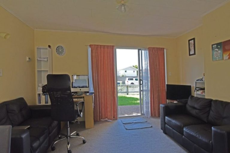 Photo of property in 58 Wynyard Crescent, Tamatea, Napier, 4112