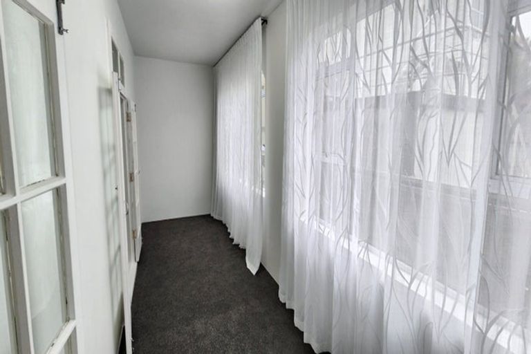 Photo of property in Devonport Apartments, 25/127 Saint Aubyn Street, New Plymouth, 4310