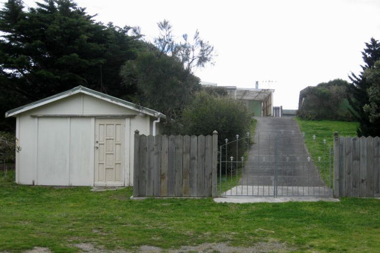 Photo of property in 9 Kent Avenue, Waitarere Beach, Levin, 5510