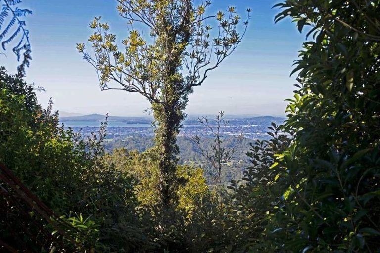 Photo of property in 789a Scenic Drive, Henderson Valley, Auckland, 0612